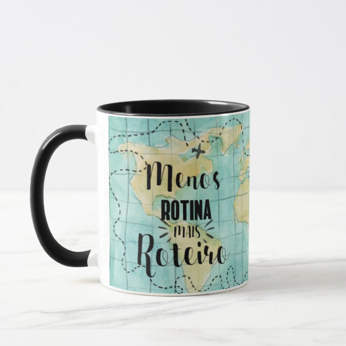 Caneca Viajantes Frase Viagem Menos Rotina Mais Roteiro - Hobbies (Viajante)